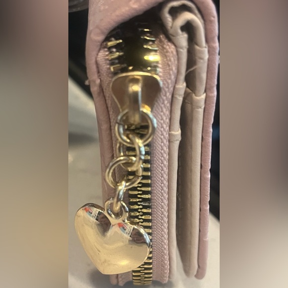 Juicy Couture Pink Embossed Wallet with Gold Heart EUC - Picture 8 of 8